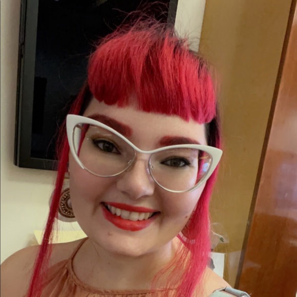 Meet your Posher, Gena - Picture 2 of 2